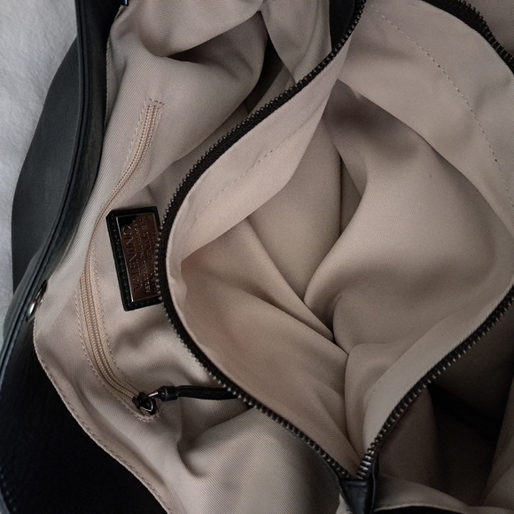 Valentino by Mario Valentino Verra Logo Leather Shoulder Bag - Picture 8 of 10